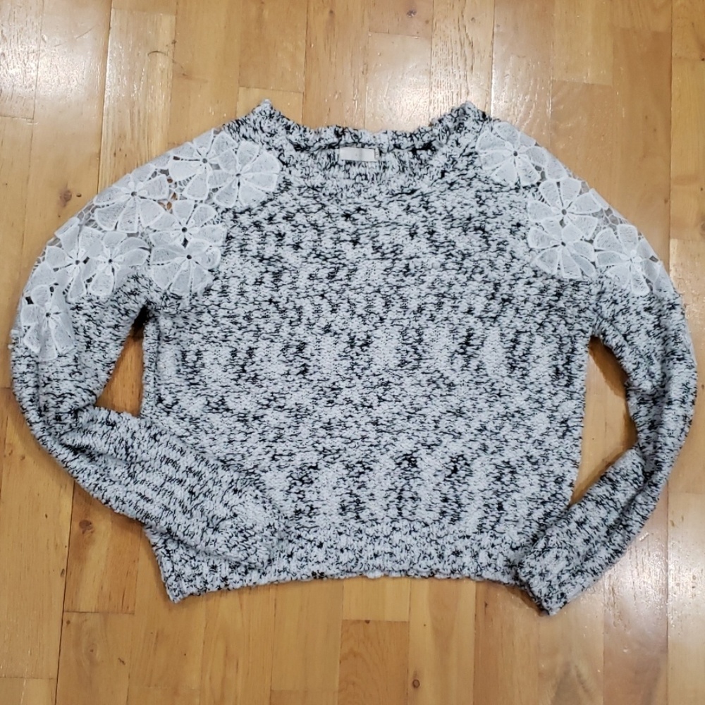 Lush Sweater Size Small